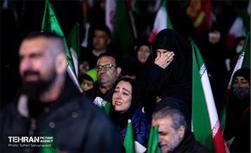 مراسم وداع با شهدای ناوشکن دنا در میدان ولیعصر(عج)