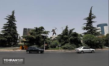 رونمایی از مجسمه آرش کمانگیر در میدان ونک 4