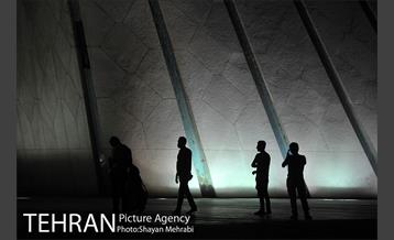 هزار توی زمان در برج آزادی 3