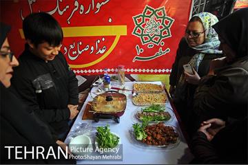 جشنواره فرهنگ ملل، غذا و صنایع دستی در منطقه 10 18