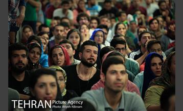 تماشای بازی تیم های ملی ایران و اسپانیا در پردیس سینمایی چارسو  16