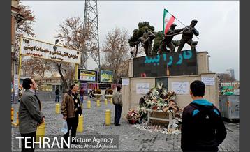 ادای احترام تهرانی ها به شهدای آتش نشان پلاسکو 24