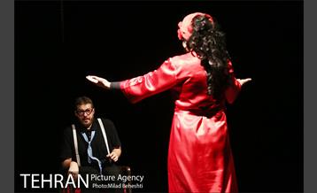 نمایش شبی بیرون از خانه 31