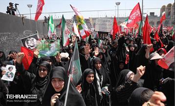 اقامه نماز بر پیکر آقای شهید ایران - 1 5