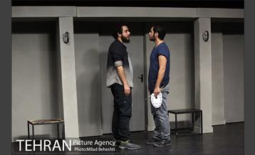 نمایش خداوند هایم را فراموش کرده است‎ 6