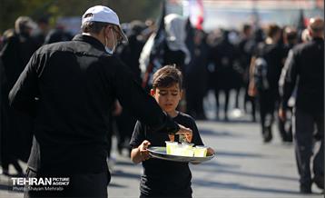 حضور کودکان در مراسم پیاده روی جاماندگان اربعین حسینی(ع) 14