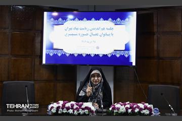 جلسه هم‌اندیشی رییس نهاد پایش طرح های توسعه شهری با جمعی از بانوان 25