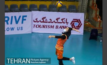 دیدار تیم های والیبال زنان پیکان و سایپا 23