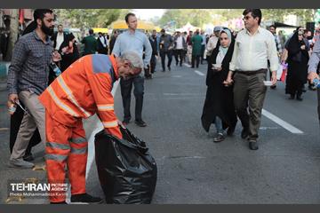خدمت رسانی مواکب منطقه۱۶ به نمازگزاران عید سعید فطر 3