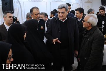 نشست صمیمانه شهردار تهران با خانواده های شهدای آتش نشان و آسیب دیدگان حادثه ساختمان پلاسکو 30