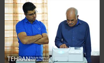 آموزش نحوه عملکرد دستگاه رای گیری الکترونیکی برای اعضای ستاد انتخابات شورایاری ها 13