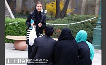 بازدید مسافران نوروزی تهران از کاخ موزه نیاوران‎ 17