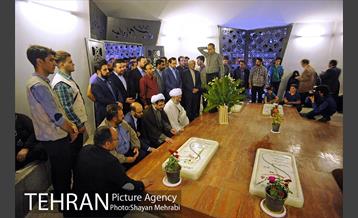 اجتماع بزرگ جوانان شهر تهران در میدان امام حسین(ع) 11