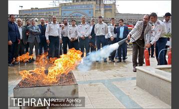 بازدید اعضای شورای اسلامی شهر از نمایشگاه آتش نشانی 17