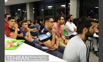 تماشای دیدار فینال یورو 2016 در فودکورت بازار چارسو‎ 8