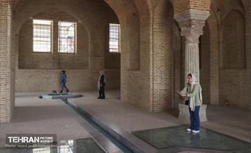 بازدید معماران از مجموعه تاریخی اتحادیه و پروژه بازآفرینی ساختمان بلدیه 33