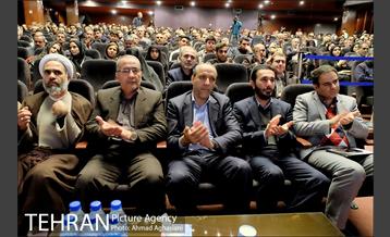 مراسم تجلیل از دانشجویان خانواده های ایثارگران شهرداری 13