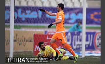 دیدار تیم های فوتبال سایپا تهران و فولاد خوزستان