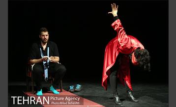 نمایش شبی بیرون از خانه 32