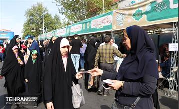 خدمت‌رسانی مواکب منطقه11 به نمازگزاران عید سعید فطر 17