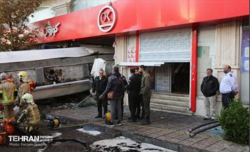 ورود تانکر حامل سوخت به فروشگاه 12