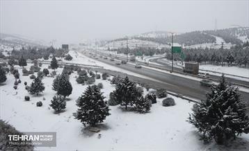 عملیات برف‌روبی در منطقه چهار
