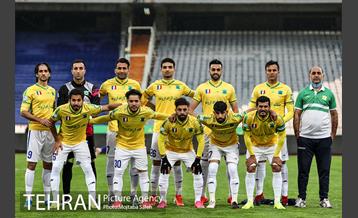 دیدار تیم‌های فوتبال استقلال و صنعت نفت آبادان  5