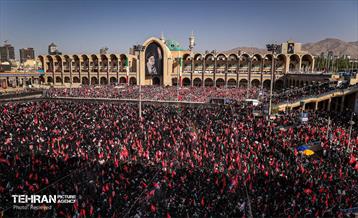 مراسم اقامه نماز بر پیکر آقای شهید ایران 15