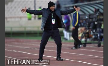 دیدار استقلال و گسترش فولاد در لیگ برتر فوتبال 15