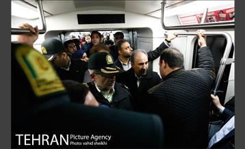 حضور شهردار تهران در راهپیمایی با مترو 2