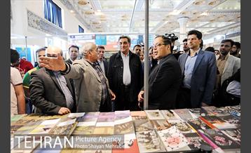بازدید شهردار تهران از سی و دومین نمایشگاه بین المللی کتاب تهران 17