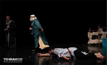 نمایش «سیب، فانوس، کشتی» 14