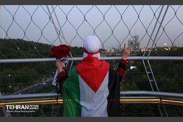 اهتزاز بزرگترین پرچم فلسطین جهان در تهران 7