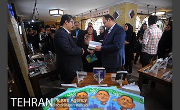 تقدیر از همکاران نویسنده و رونمایى از دوهفته نامه همگامان 43