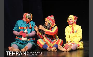 نمایش پاهای خانم هزارپا‎ 6