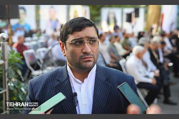 رونمایی از مجسمه های 6 شهید در منطقه 15 25
