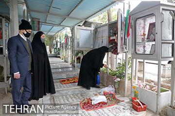 اولین پنجشنبه سال 1400 در بهشت زهرا(س) 24