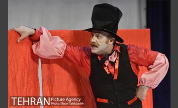 نمایش «مخ پریشون های شلم‎» 15