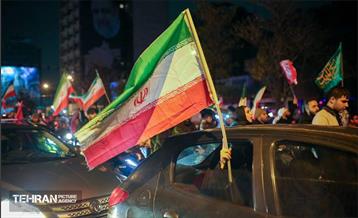 کاروان‌ موتوری و خودرویی از میدان انقلاب تا ساختمان هلال احمر تهران 16