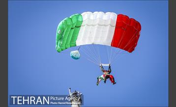 پرش با چتر از برج پرچم 27