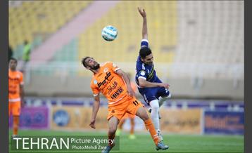 دیدار تیم های فوتبال استقلال خوزستان و سایپا تهران