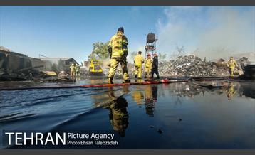 آتش سوزی انبار کالا در خیابان فداییان اسلام 8