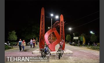 حضور شبانه مردم در بوستان بهمن‎ 11