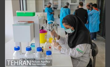 بازدید مدیرکل اداره تجهیزات پزشکی از شرکت نویان نگین پارسیان 29