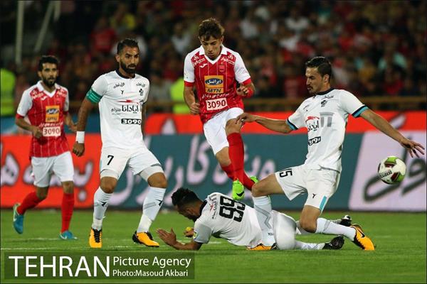 دیدار تیم‌های فوتبال پرسپولیس و پیکان 10