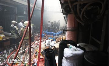 آتش‌سوزی انبار چسب در بازار تهران 5