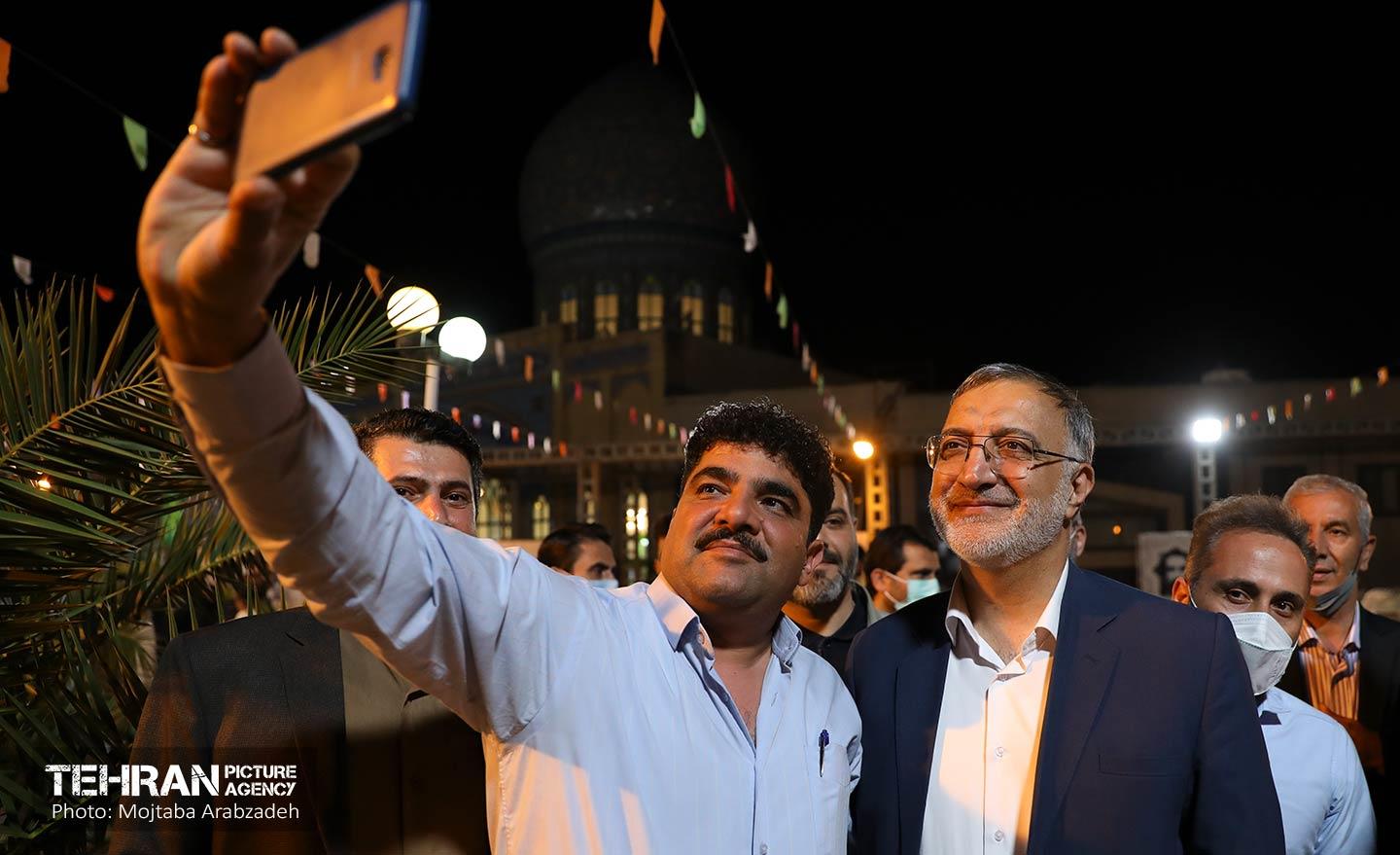 افطاری شهردار تهران با حضور خانواده شهدا 24