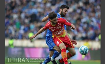 دیدار تیم های فوتبال استقلال و فولاد خوزستان