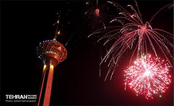 نورافشانی جشن پیروزی انقلاب اسلامی‌ در برج میلاد 2