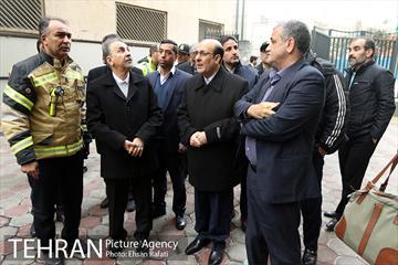 بازدید شهردار تهران از محل آتش‌سوزی ساختمان برق حرارتی وزارت نیرو  25